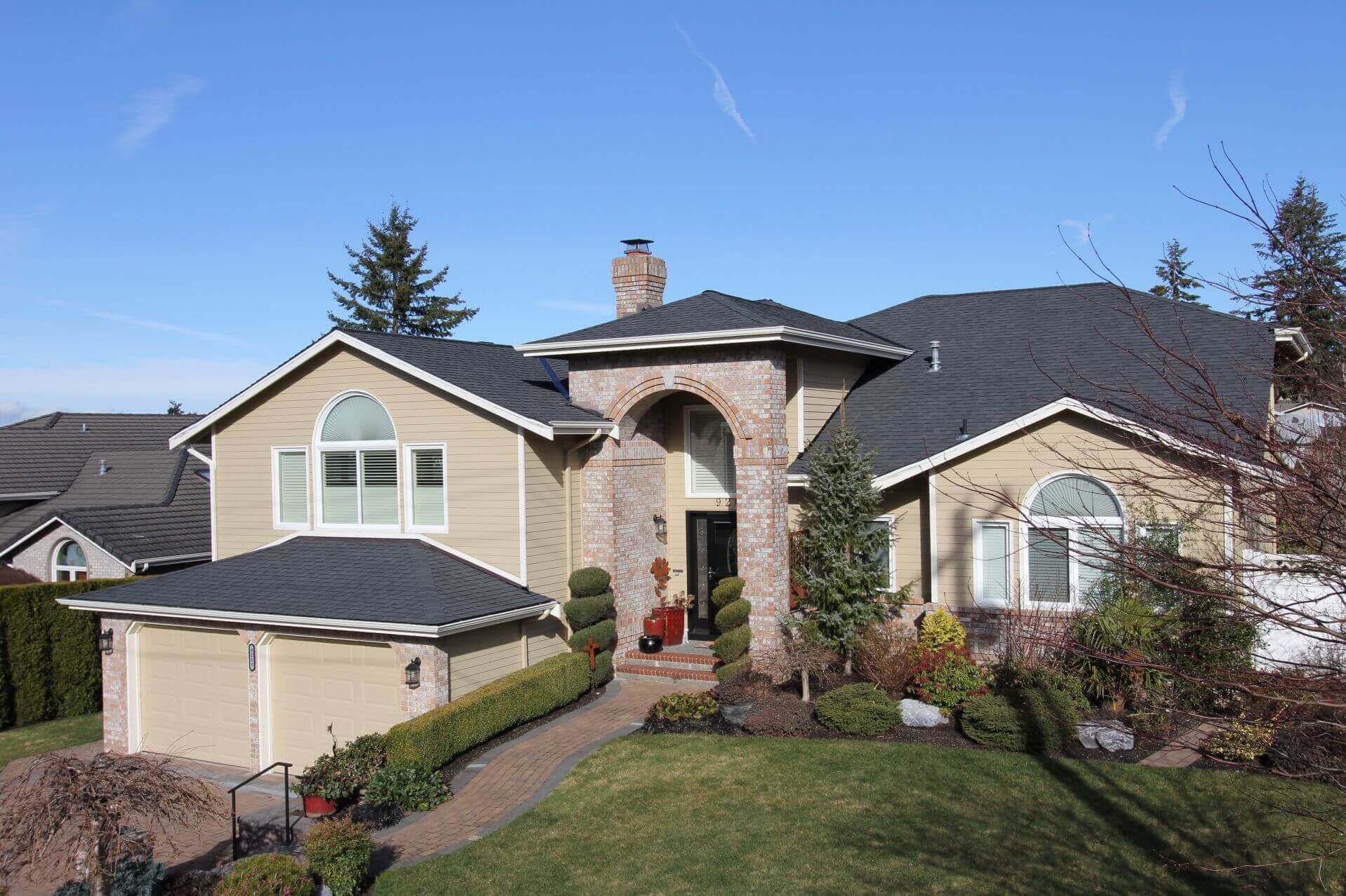 Professional emergency roof repair services - quality roofing work in Seattle
